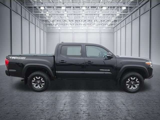 Used 2019 Toyota Tacoma TRD Off-Road AWD/4WD image 10