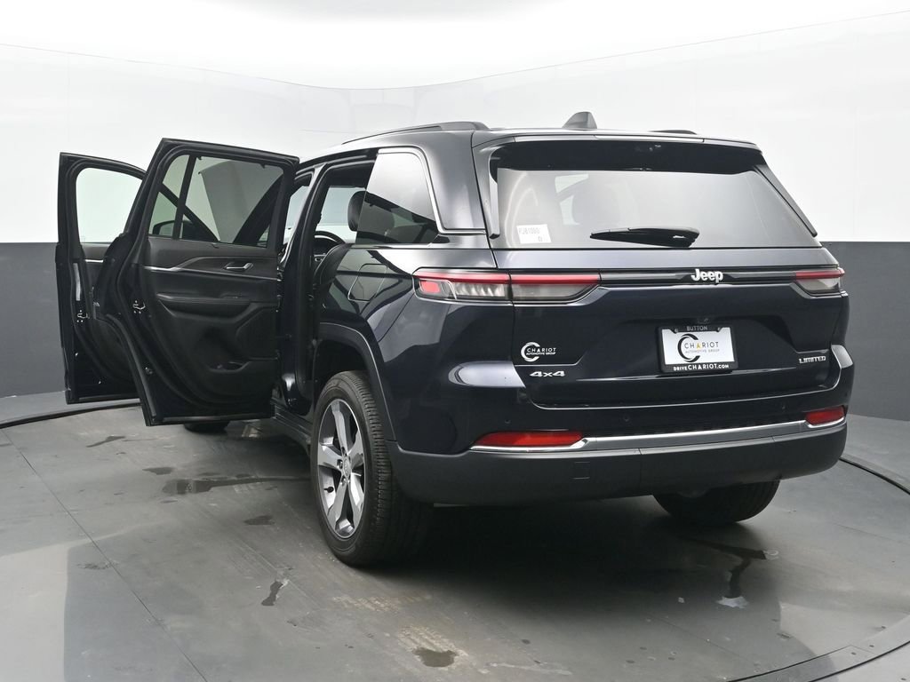 Used 2024 Jeep Grand Cherokee Limited w/ Luxury Tech Group II image 56