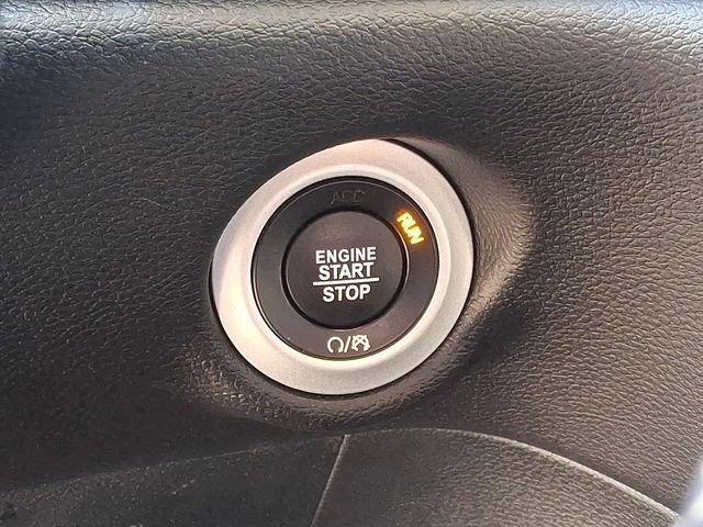 Used 2025 Chrysler Pacifica Select image 23