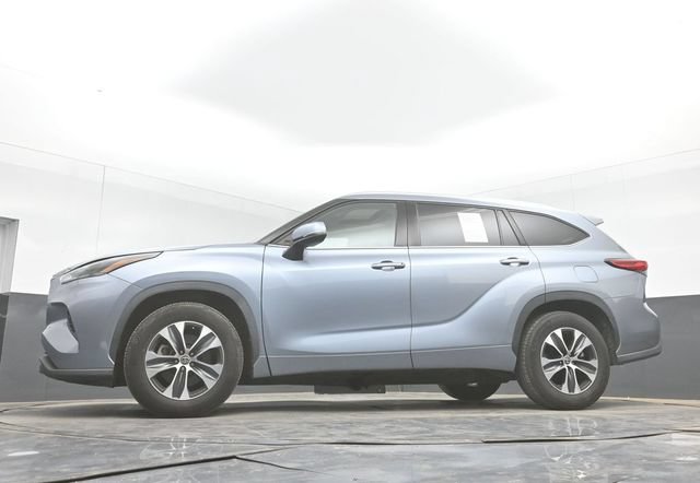 Used 2021 Toyota Highlander XLE FWD image 46