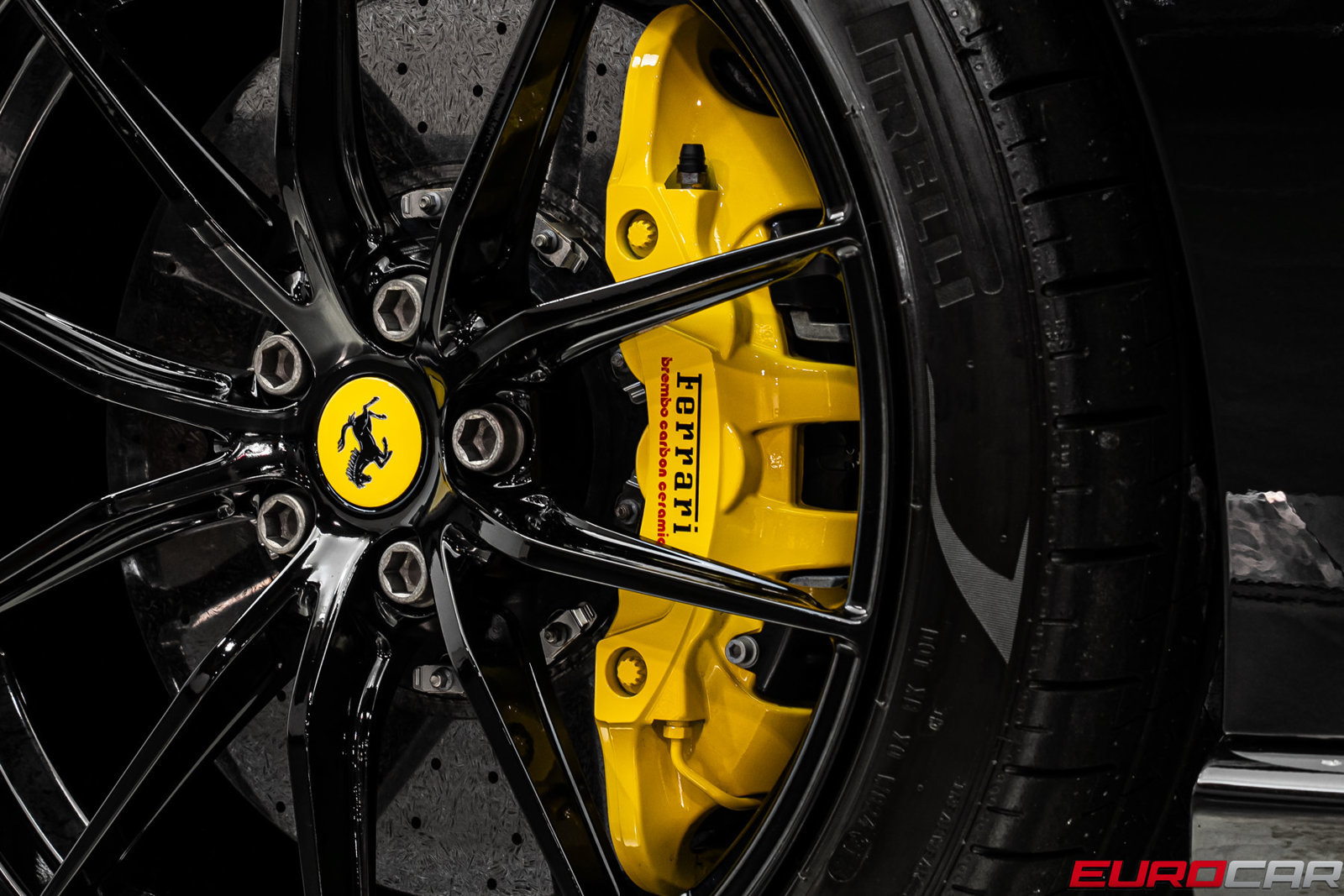 Used 2020 Ferrari 812 Superfast RWD image 25