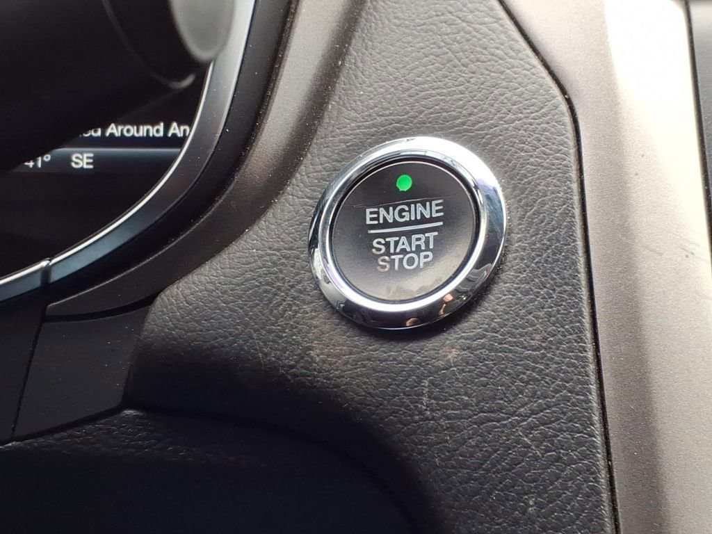 Used 2018 Ford Fusion SE w/ Fusion SE Technology Package image 16