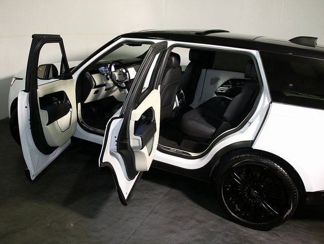 Used 2022 Land Rover Range Rover Long Wheelbase SE image 5