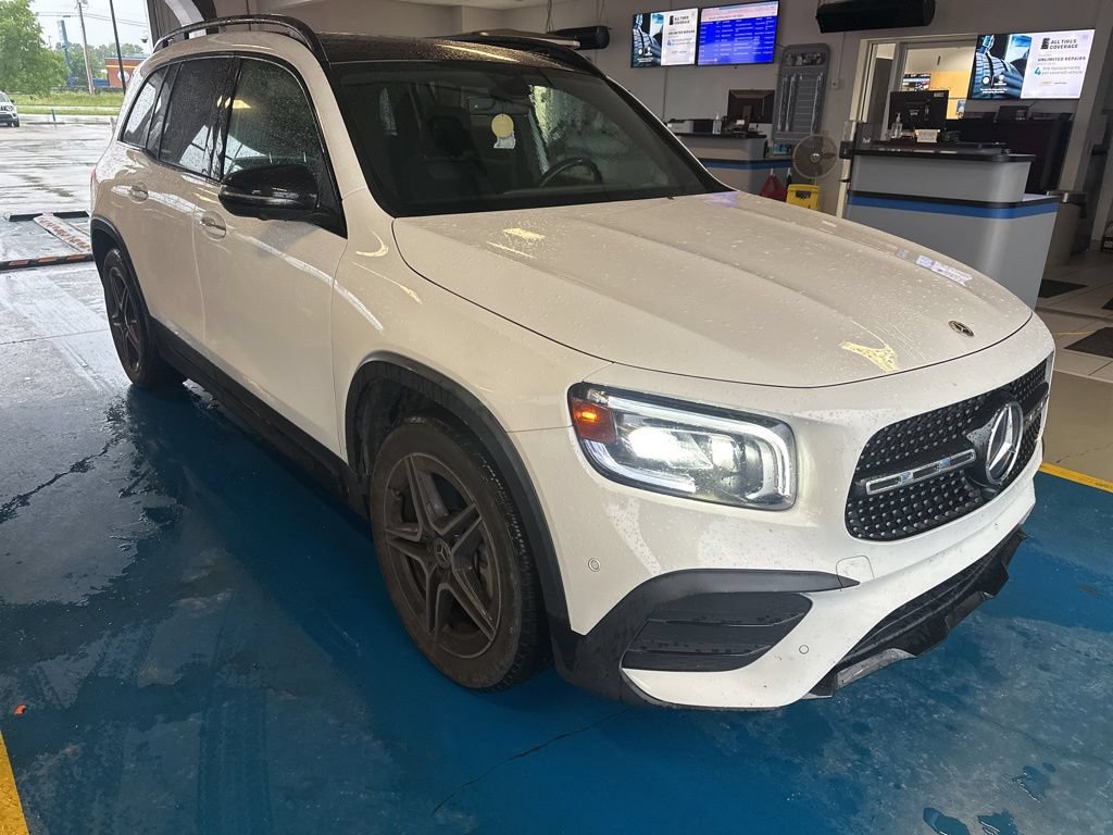 Used 2021 Mercedes-Benz GLB 250 4MATIC w/ AMG Line image 2