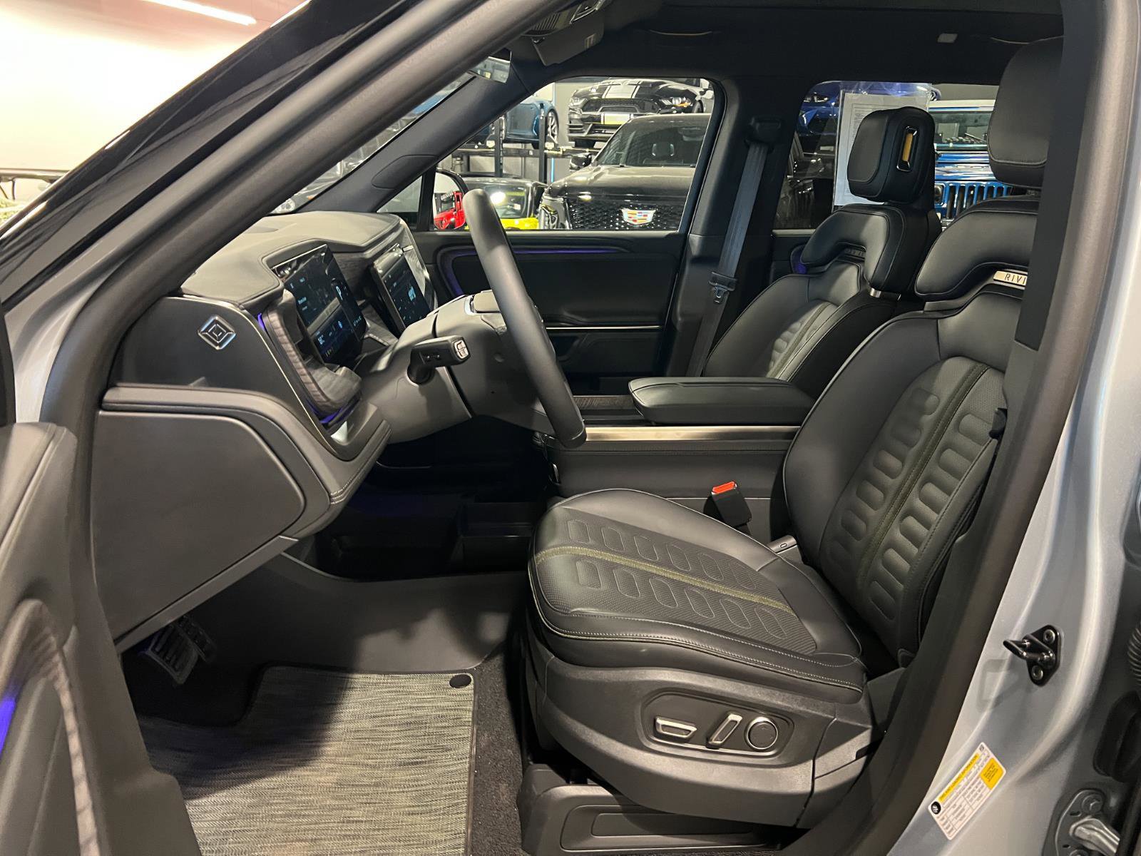 Used 2026 Rivian R1S Adventure AWD/4WD image 9