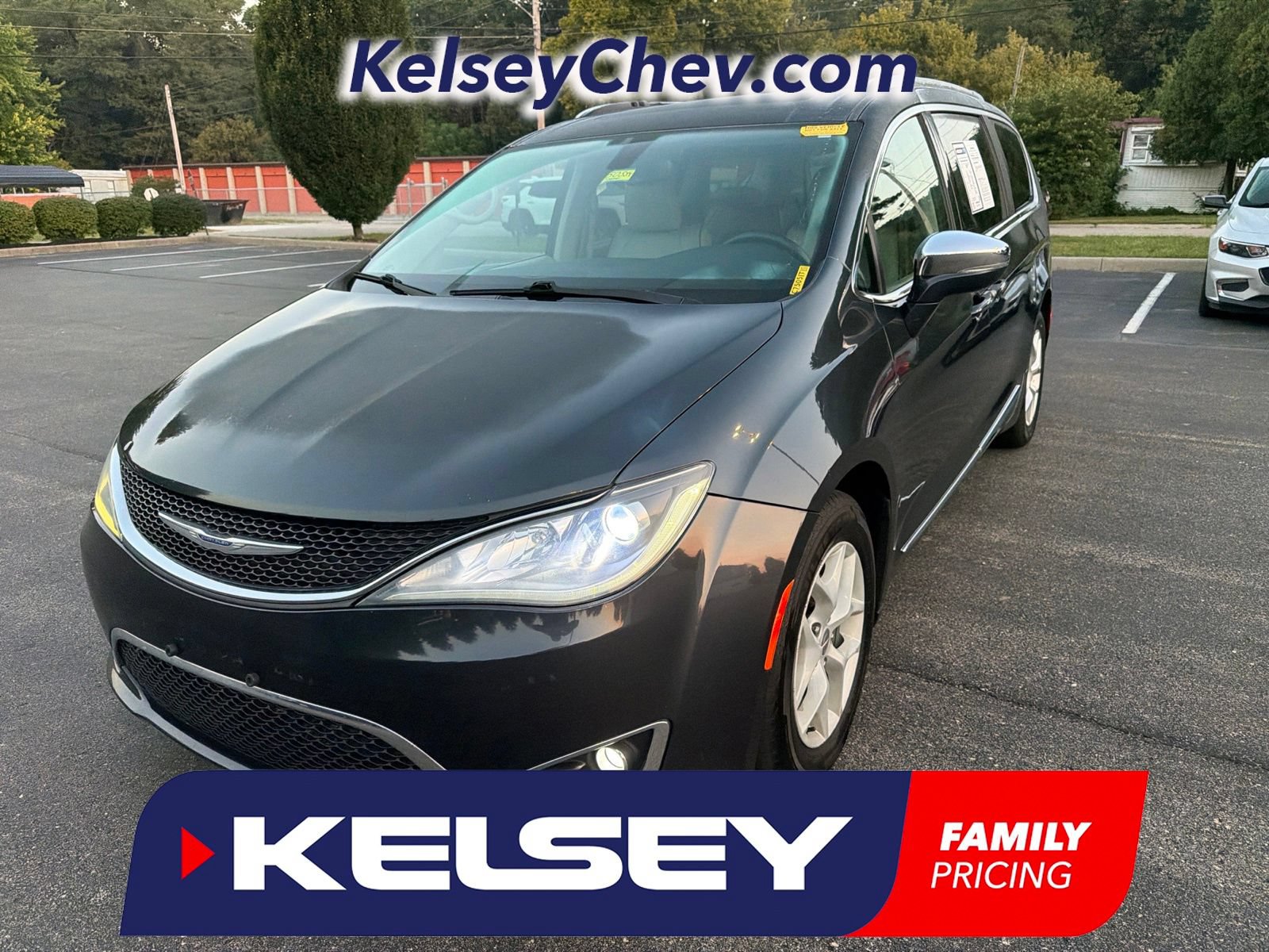 Used 2020 Chrysler Pacifica Limited FWD image 1