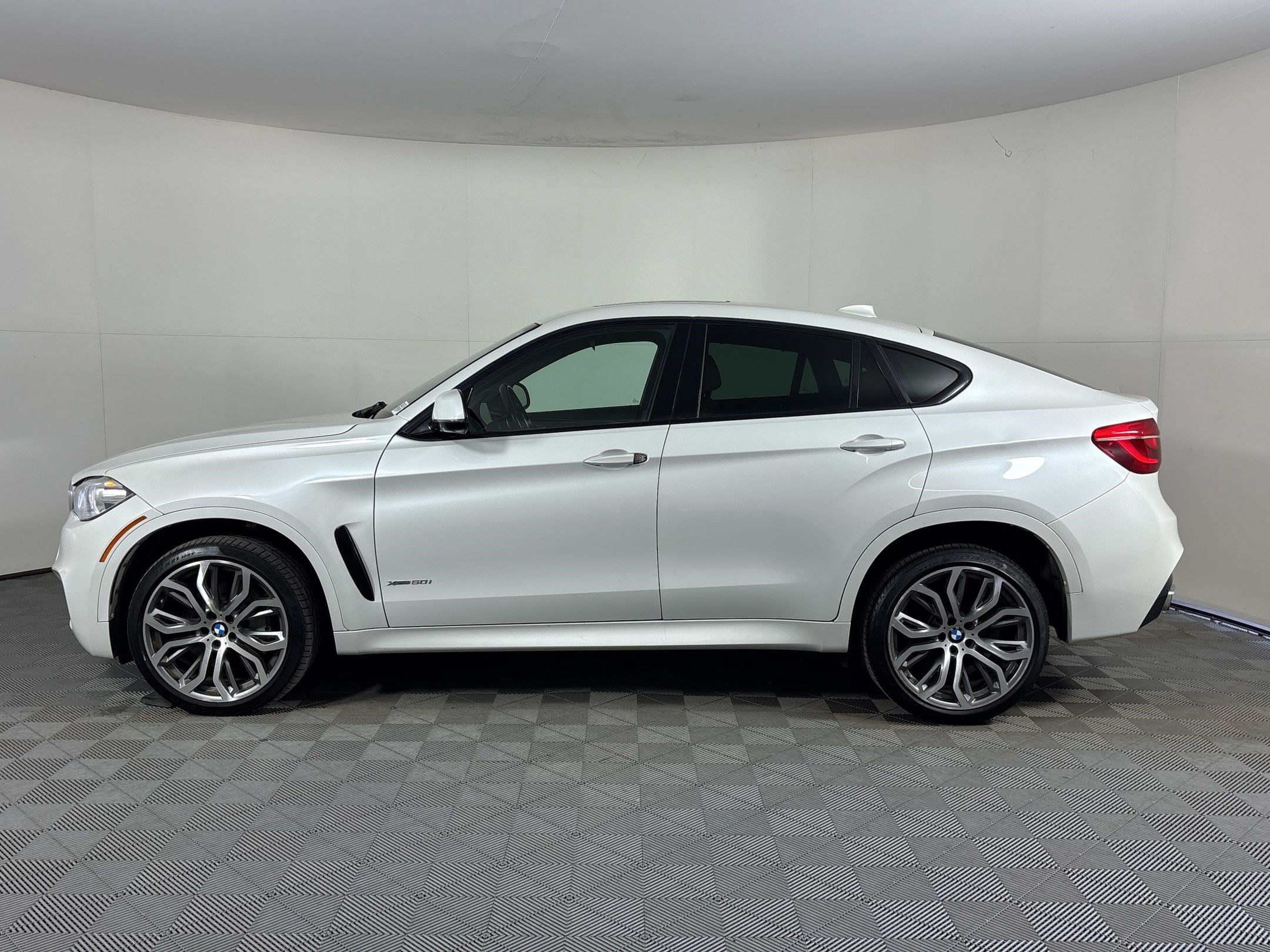 Used 2017 BMW X6 xDrive50i AWD/4WD image 2