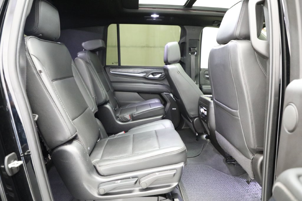Used 2022 GMC Yukon XL Denali w/ Denali Premium Package AWD/4WD image 15