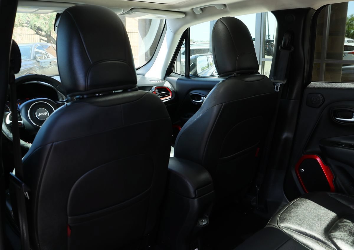 Used 2019 Jeep Renegade Trailhawk AWD/4WD image 31