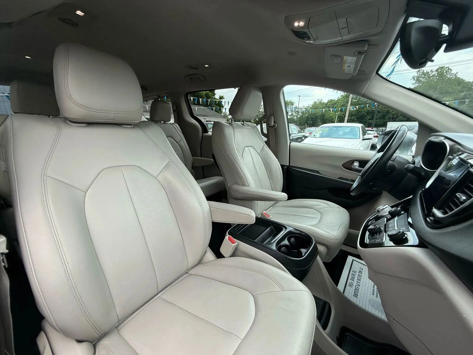 Used 2017 Chrysler Pacifica Touring-L w/ Tire & Wheel Group image 63