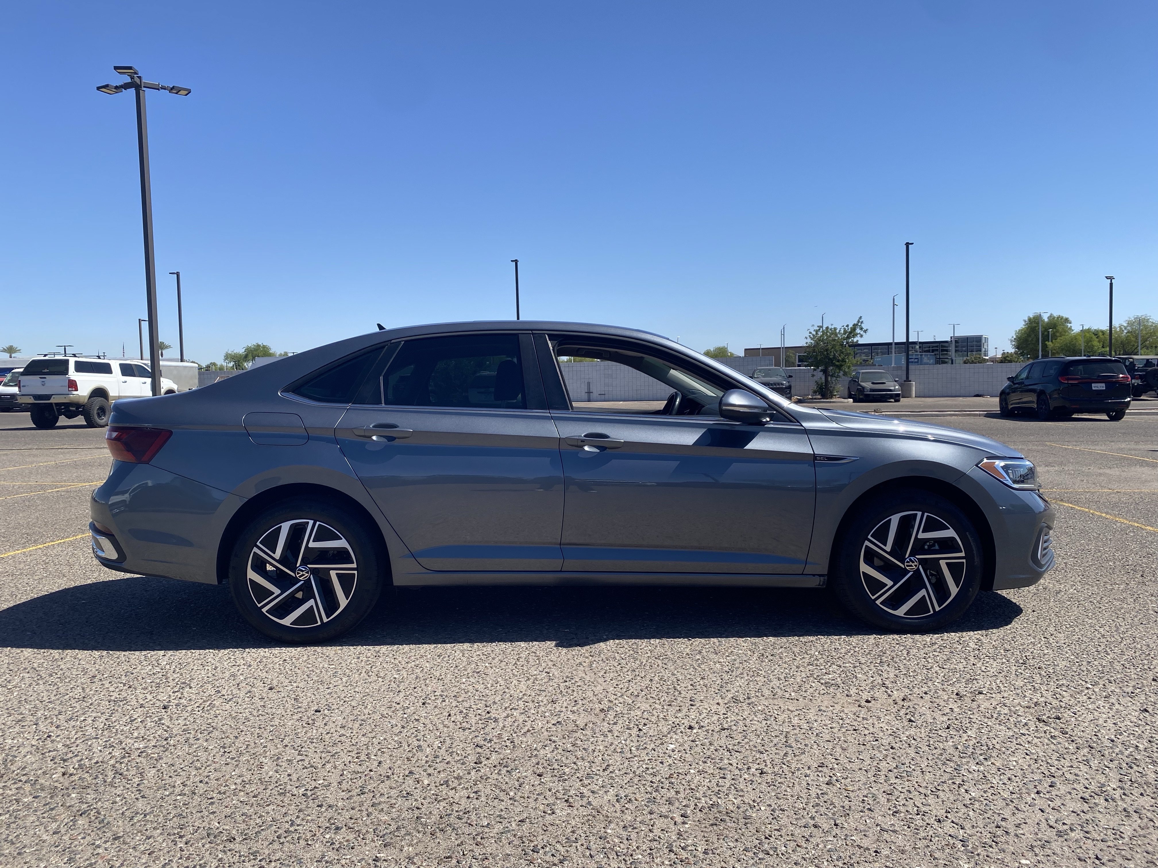Used 2024 Volkswagen Jetta SEL FWD image 6