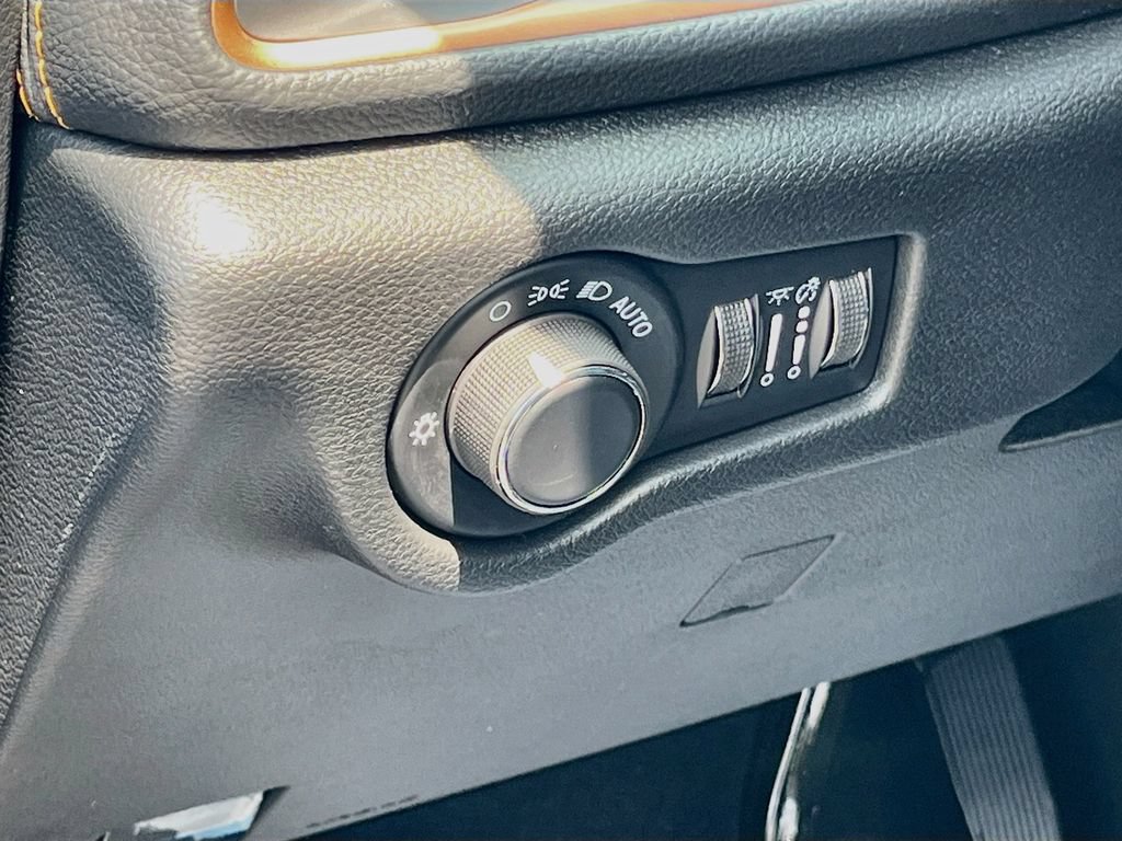 New 2027 Chrysler Pacifica Pinnacle w/ Theater Group FWD image 10