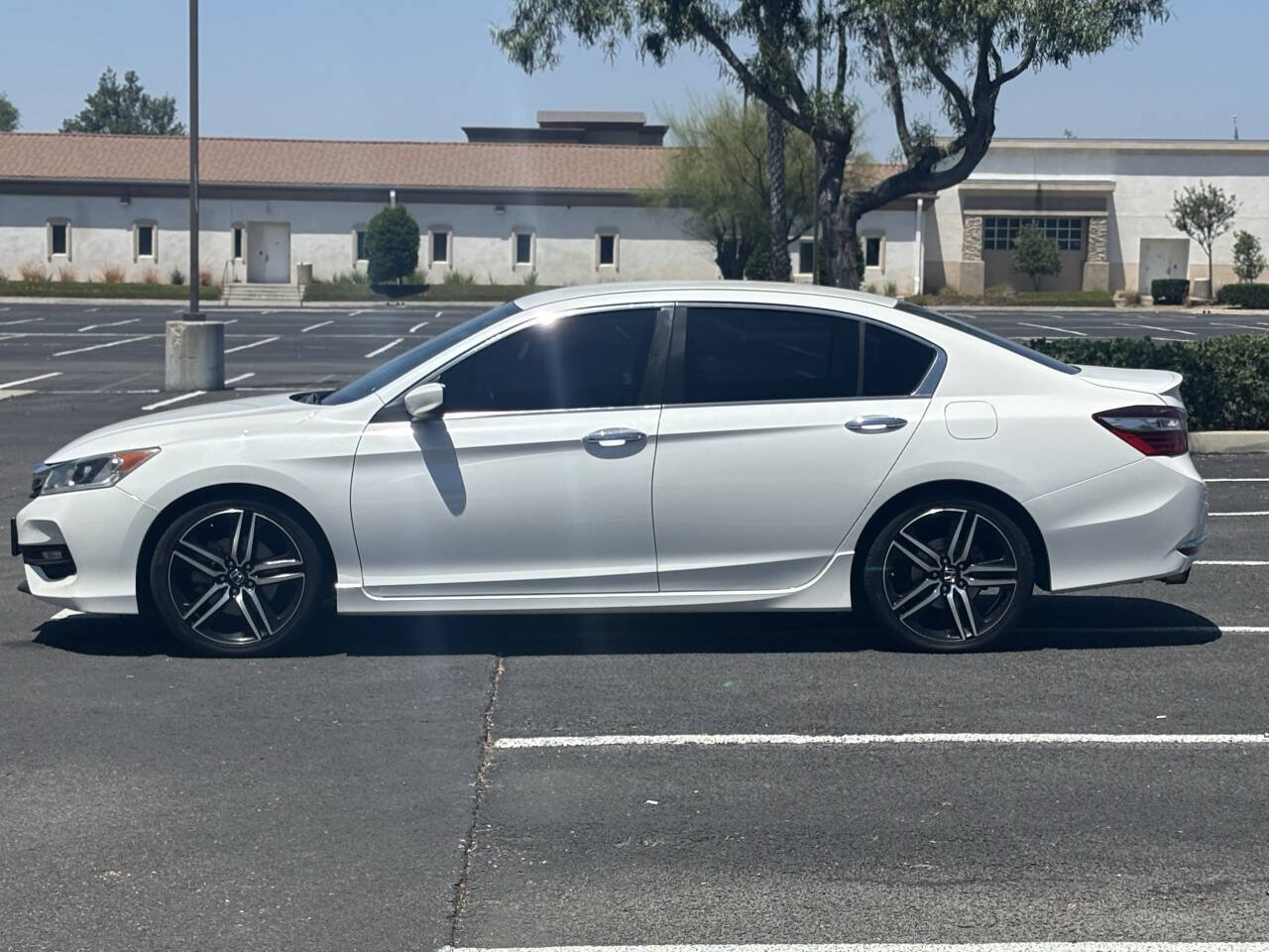 Used 2017 Honda Accord Sport image 4