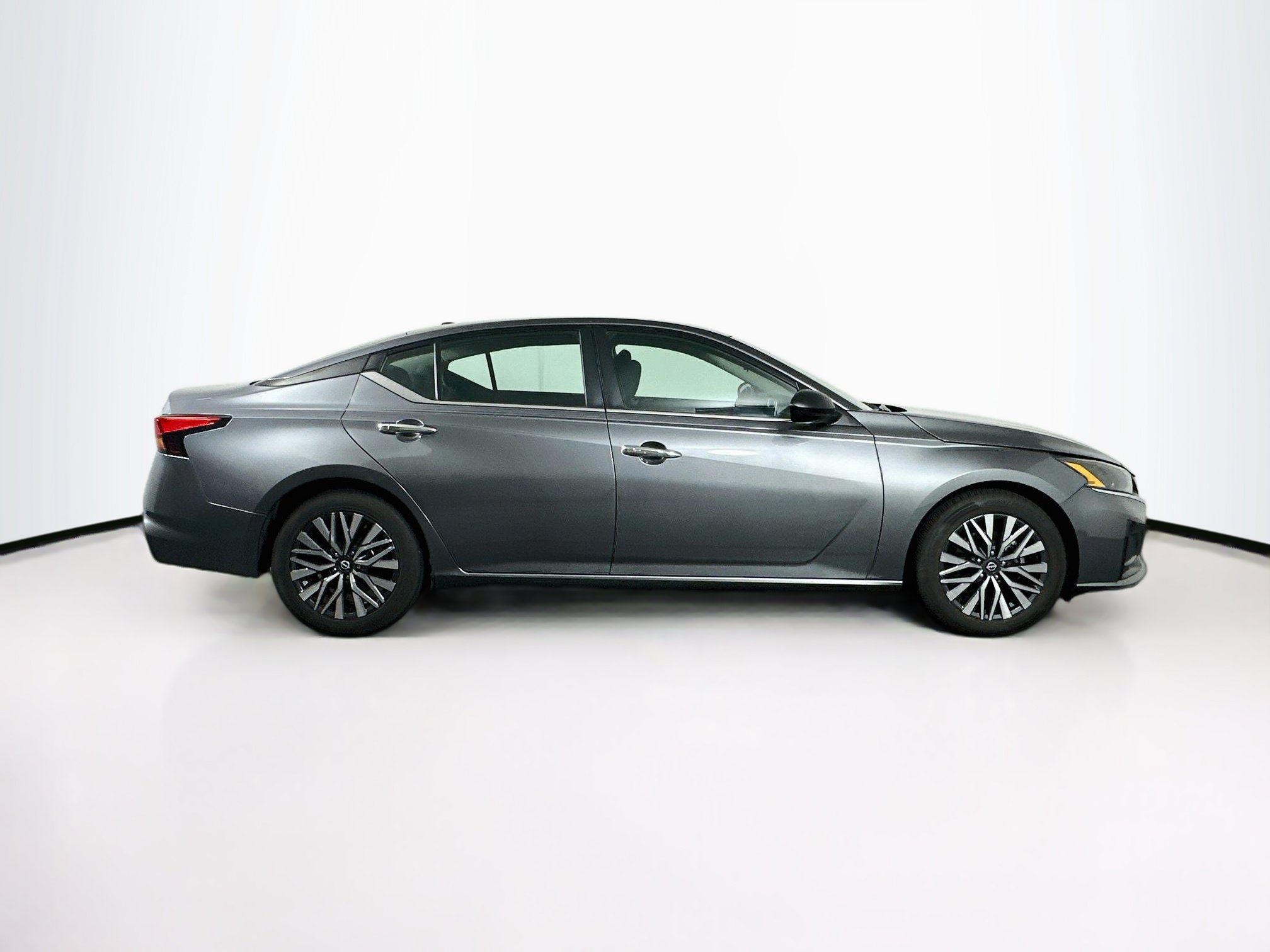 Used 2024 Nissan Altima 2.5 SV FWD image 10