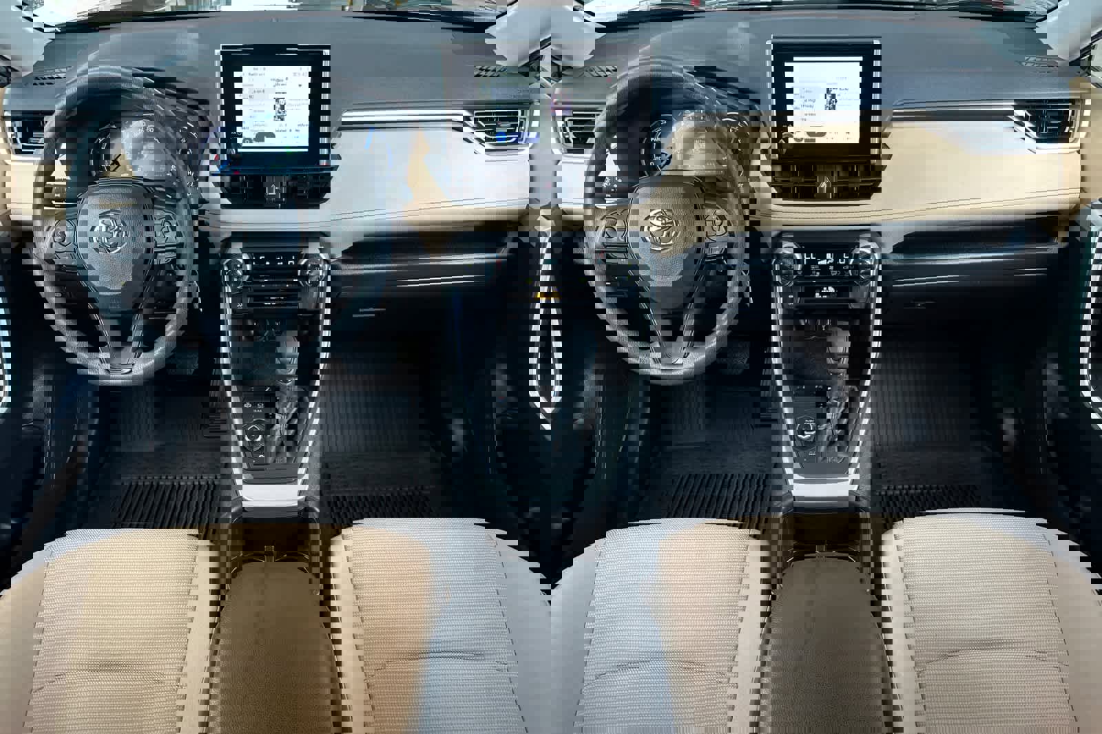 Used 2025 Toyota RAV4 LE AWD/4WD image 3