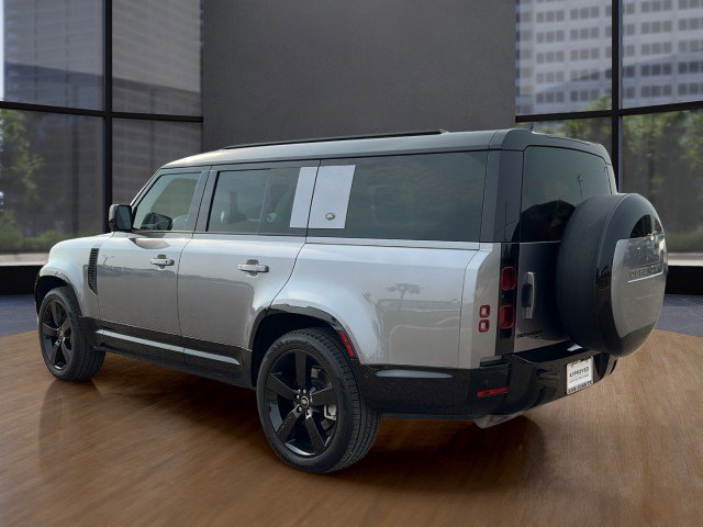 Used 2023 Land Rover Defender 130 X-Dynamic SE image 14