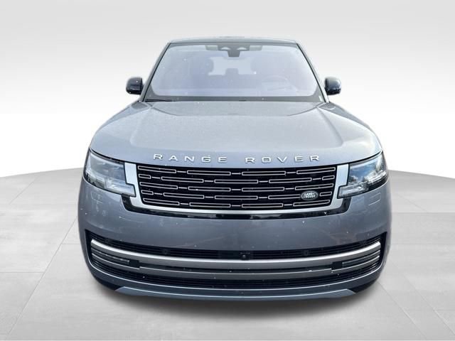 Used 2023 Land Rover Range Rover Long Wheelbase SE image 2
