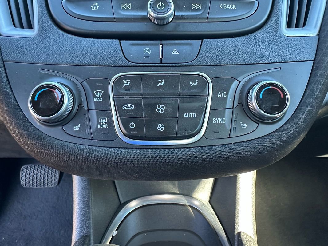 Used 2024 Chevrolet Malibu LT image 40