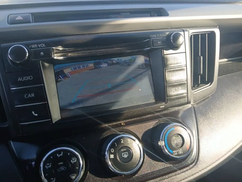 Used 2016 Toyota RAV4 LE FWD image 11