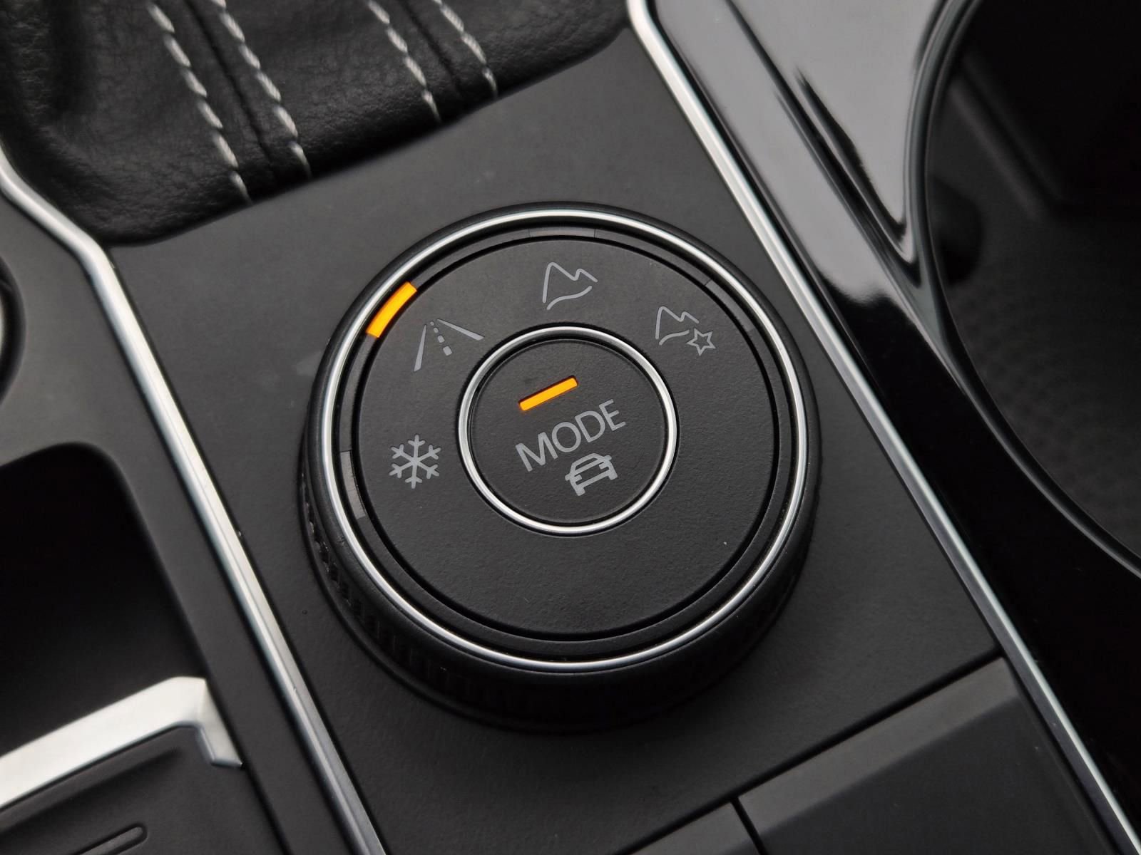 Used 2022 Volkswagen Atlas Cross Sport SEL R-Line w/ Cross Sport MDO Package image 30