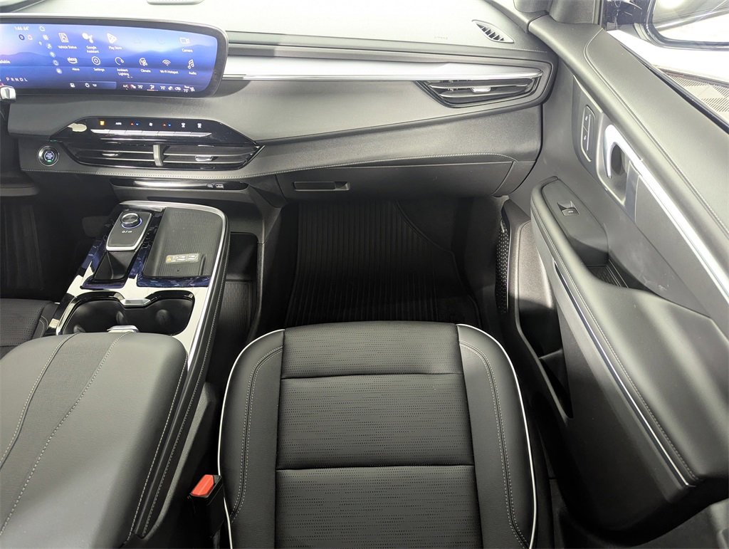 Used 2025 Buick Enclave Sport Touring w/ LPO, All-Weather Package image 16