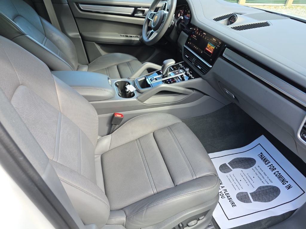 Used 2023 Porsche Cayenne Platinum Edition AWD/4WD image 18