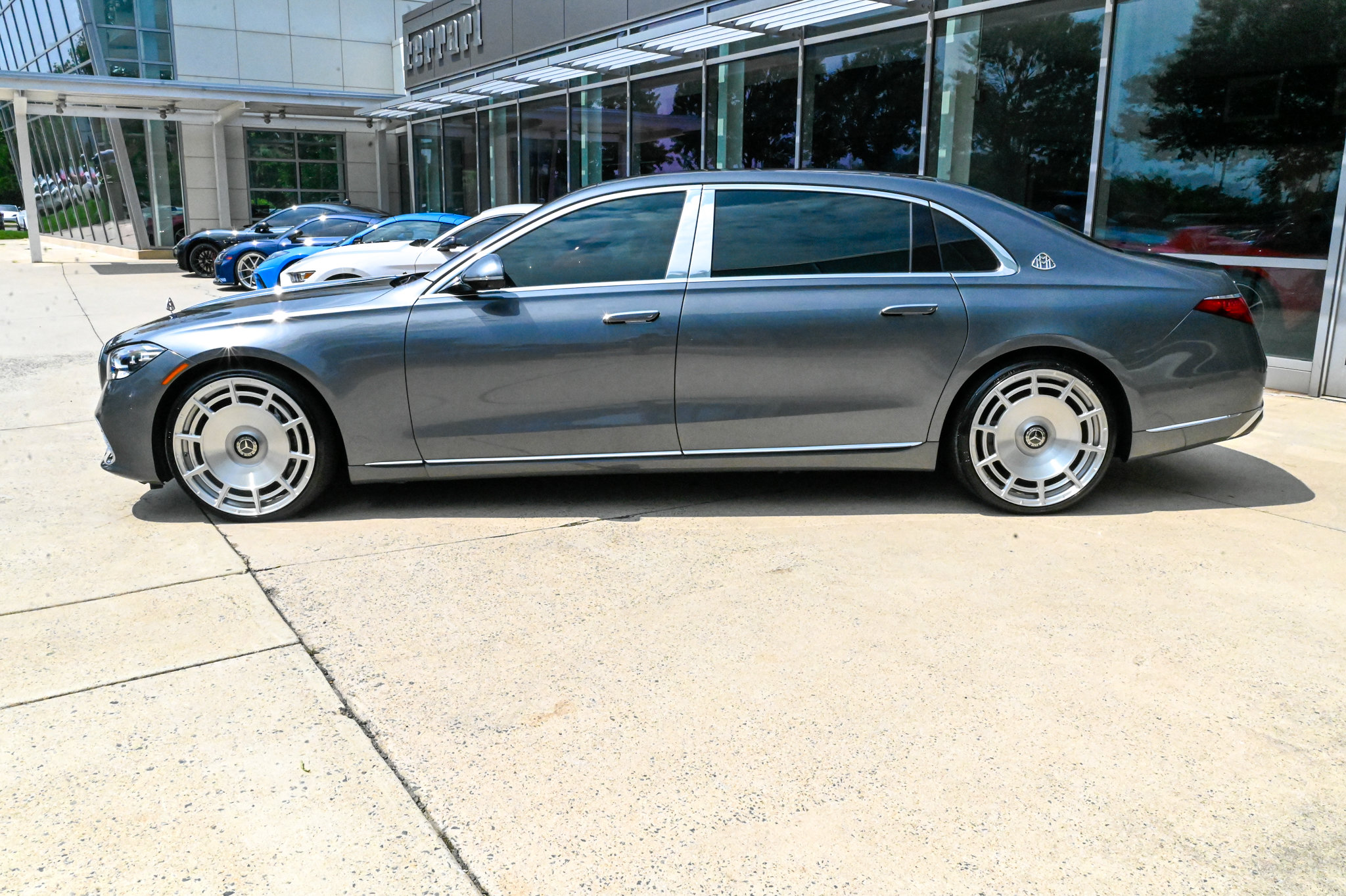 Used 2023 Mercedes-Benz Maybach S 680 4MATIC w/ Manufaktur Leather Package image 8