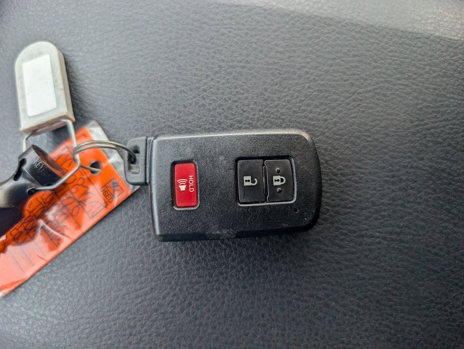 Used 2020 Toyota Tacoma TRD Sport AWD/4WD image 25