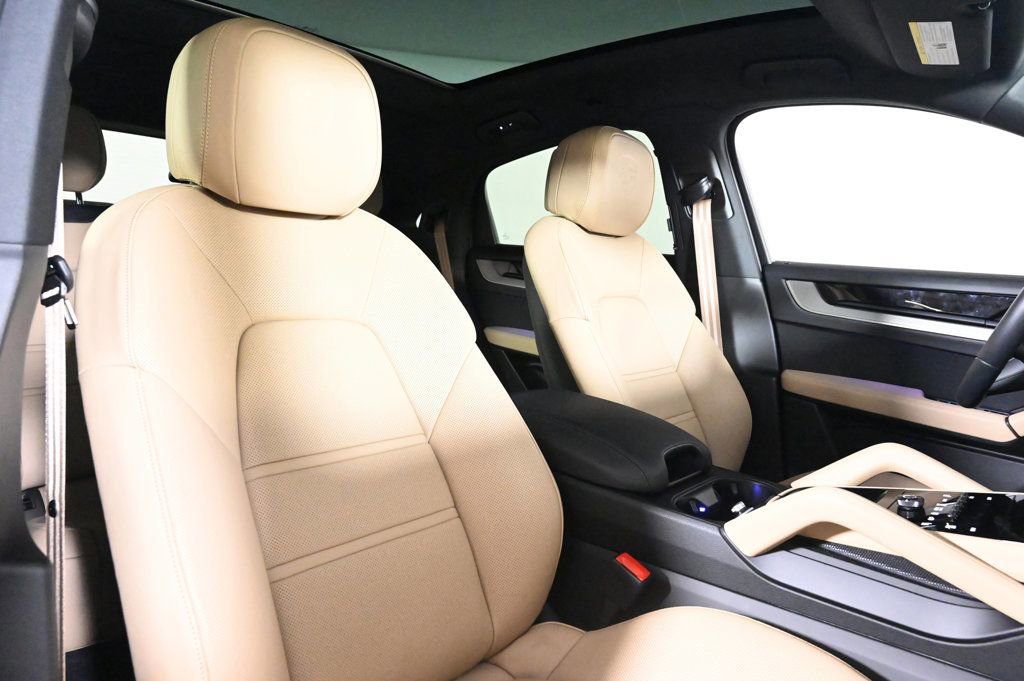 Certified 2026 Porsche Cayenne E-Hybrid Coupe image 18