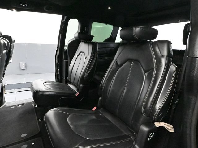 Used 2019 Chrysler Pacifica Touring-L Plus w/ Advanced Safetytec Group FWD image 38