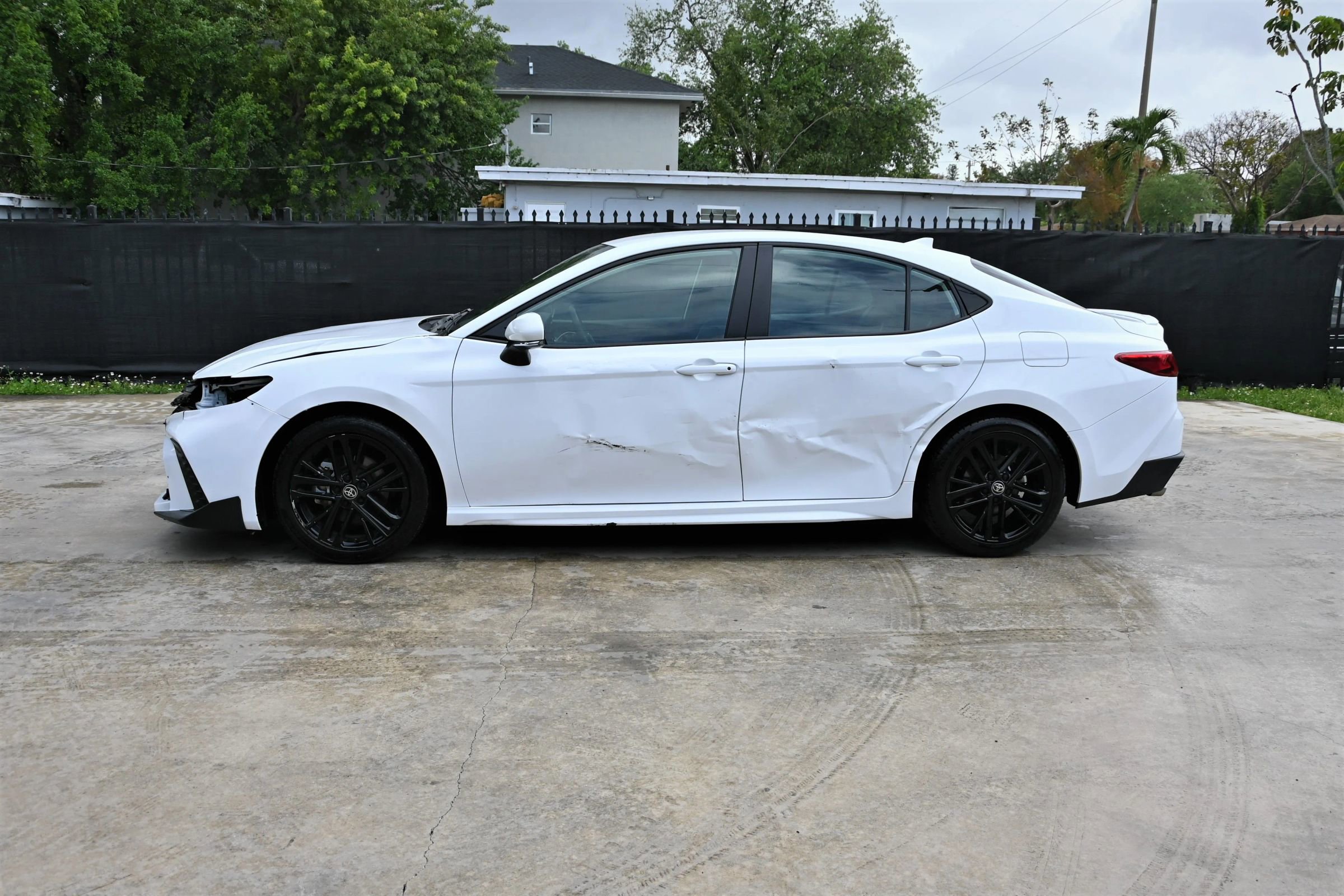 Used 2025 Toyota Camry SE image 6