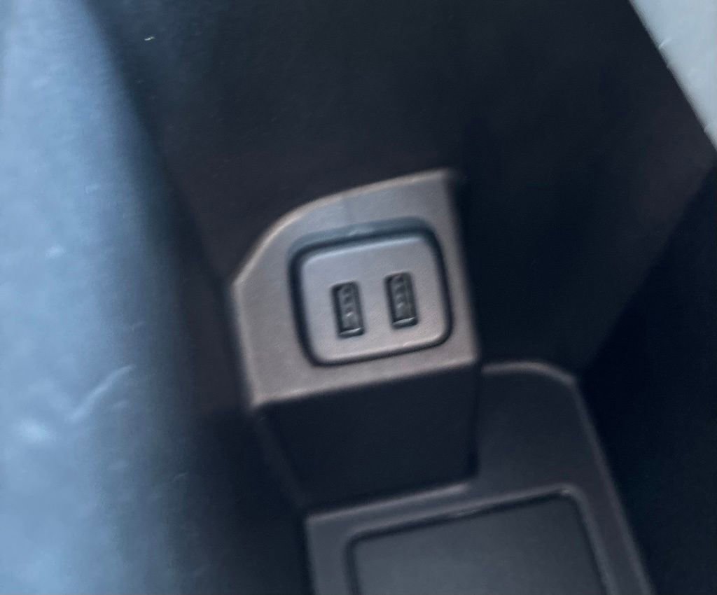 Used 2024 GMC Terrain SLT w/ LPO, Floor Liner Package AWD/4WD image 31