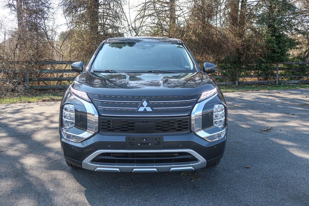 Used 2024 Mitsubishi Outlander image 6