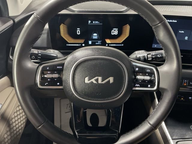 Used 2025 Kia Carnival image 19