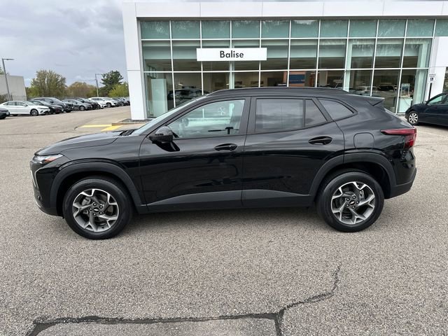Used 2024 Chevrolet Trax LT w/ Driver Confidence Package FWD image 4