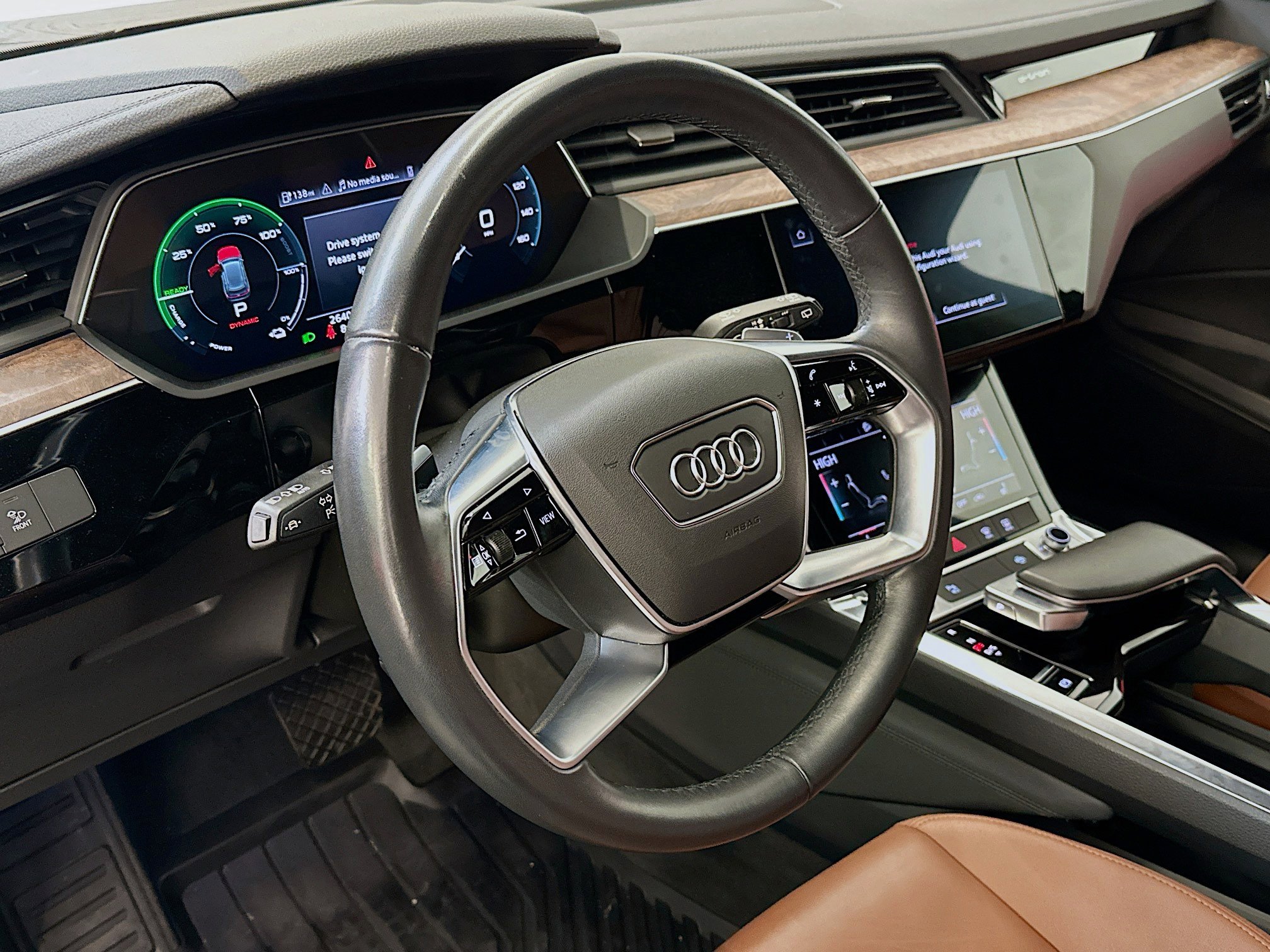 Used 2023 Audi e-tron Premium w/ Convenience Plus Package AWD/4WD image 18