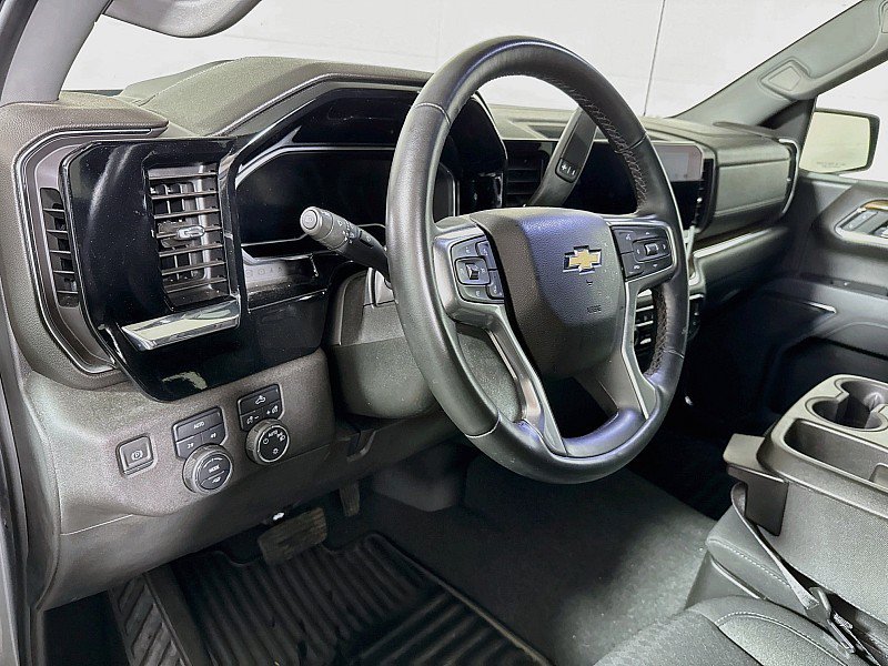 Used 2023 Chevrolet Silverado 1500 LT AWD/4WD image 9