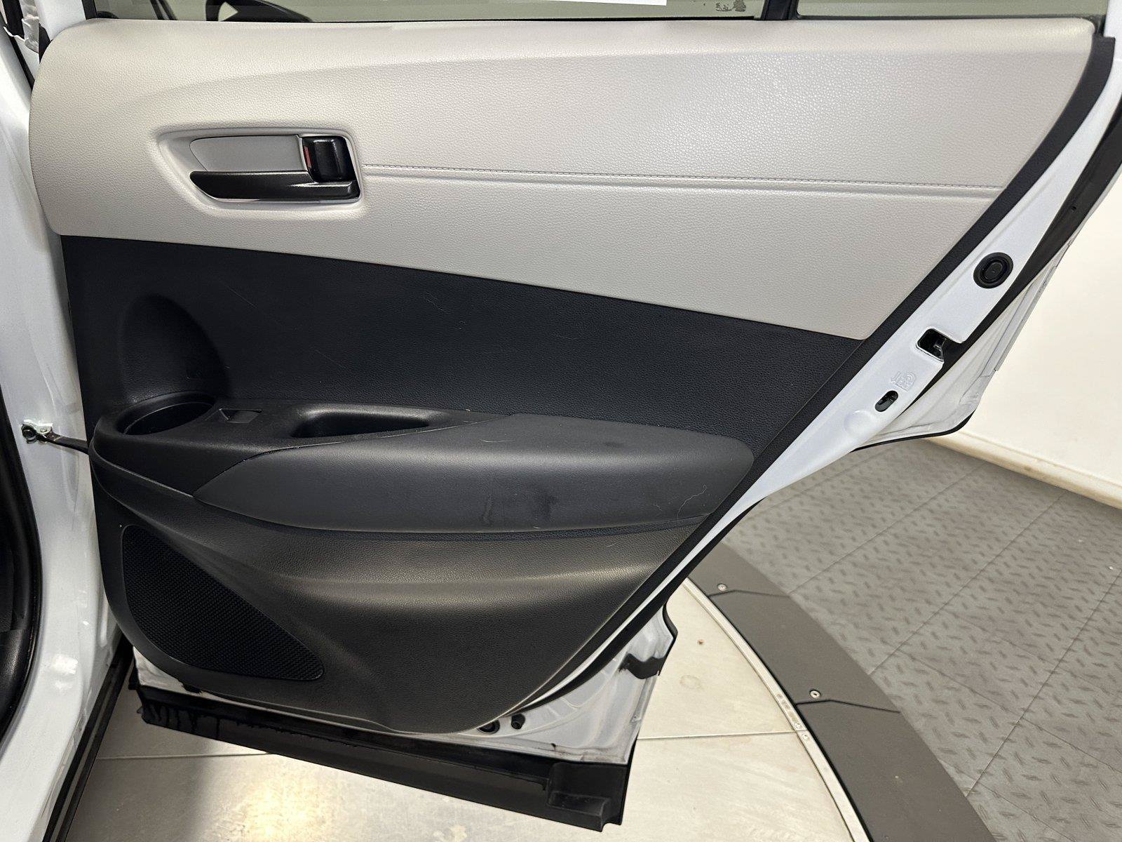 Used 2025 Toyota Corolla Cross L FWD image 33