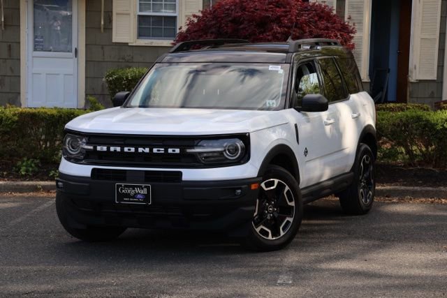 Certified 2024 Ford Bronco Sport Outer Banks w/ Tech Package AWD/4WD image 1