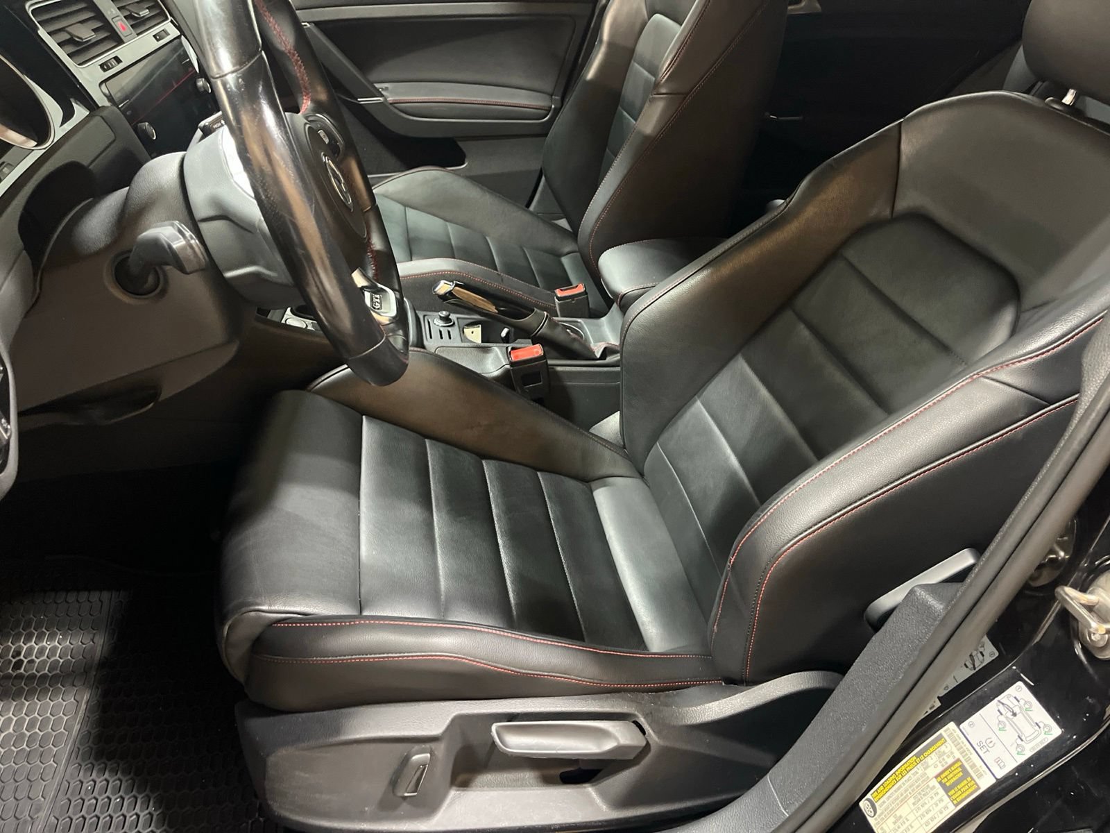 Used 2020 Volkswagen Golf 4-Door FWD image 13