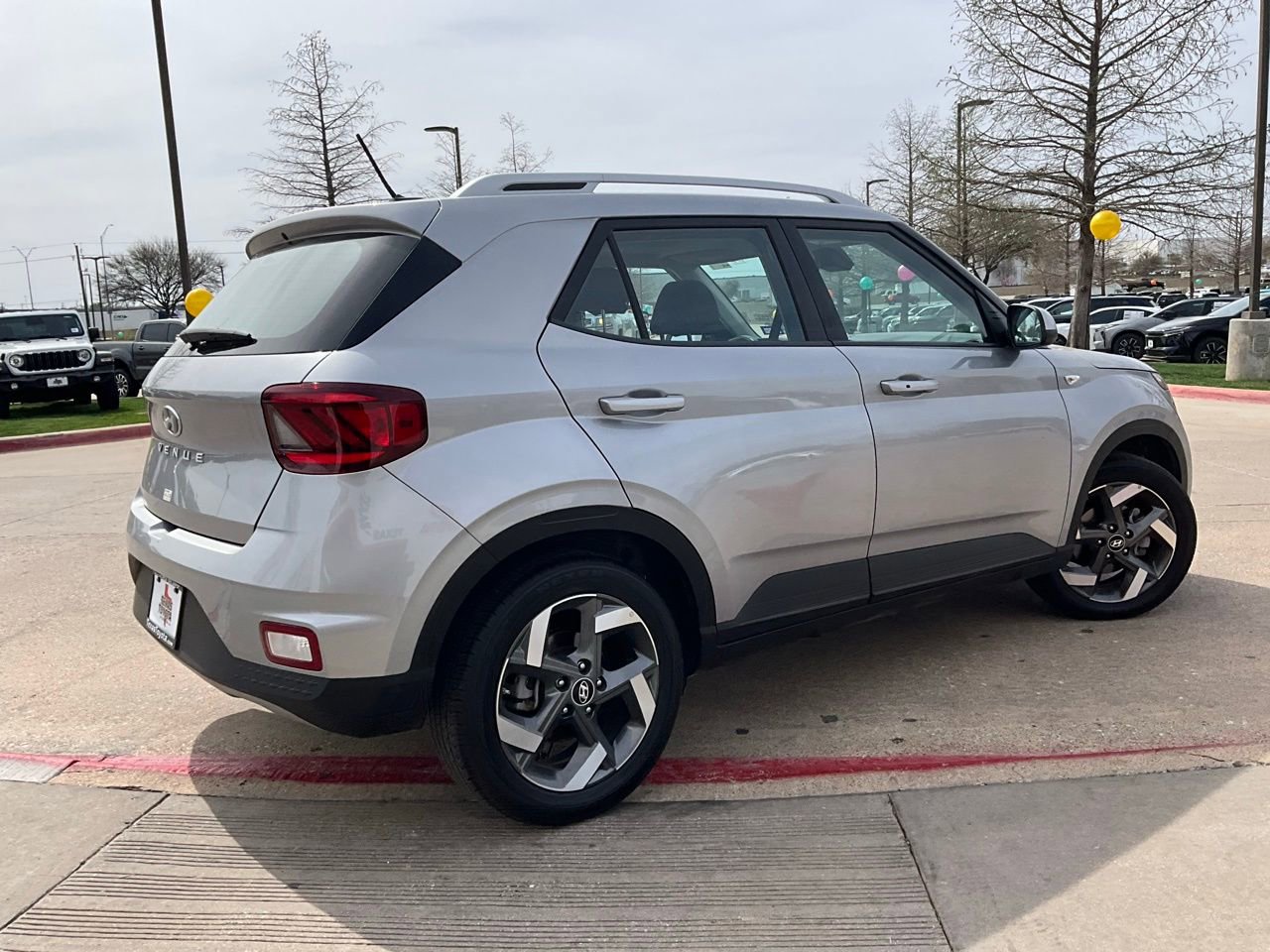 Used 2025 Hyundai Venue SEL image 6