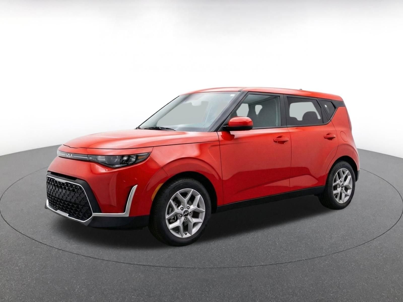 Used 2025 Kia Soul LX w/ LX Technology Package FWD image 3