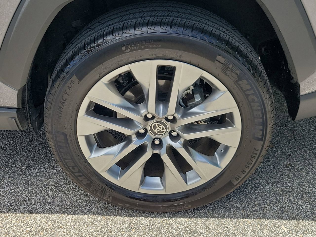 Used 2022 Toyota RAV4 XLE Premium image 4