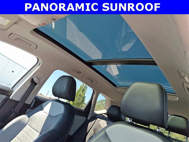 Used 2022 Volkswagen Taos SEL w/ Panoramic Sunroof Package image 2