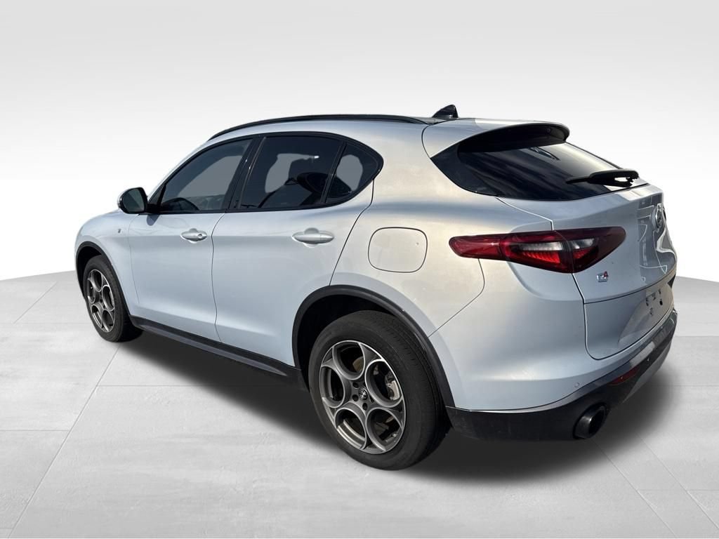 Used 2022 Alfa Romeo Stelvio Ti w/ Active Assist Plus Package AWD/4WD image 8