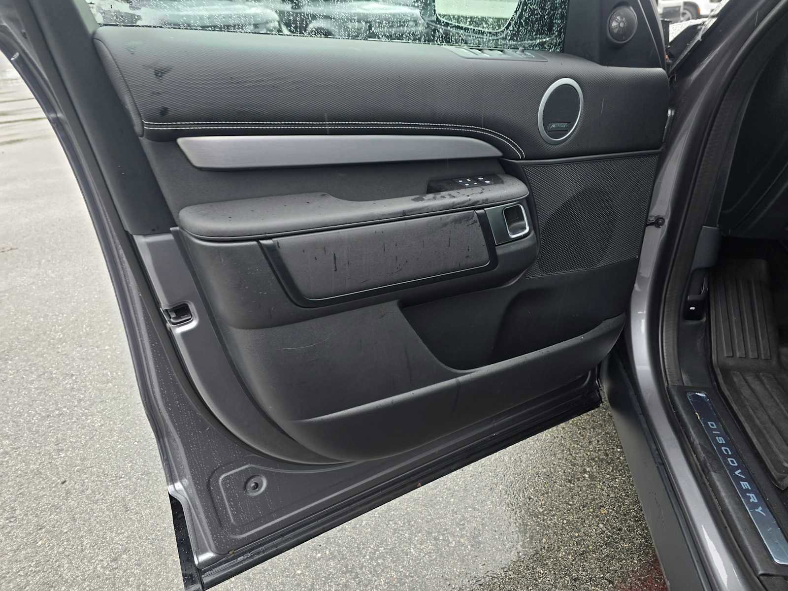 Used 2025 Land Rover Discovery Dynamic SE image 21