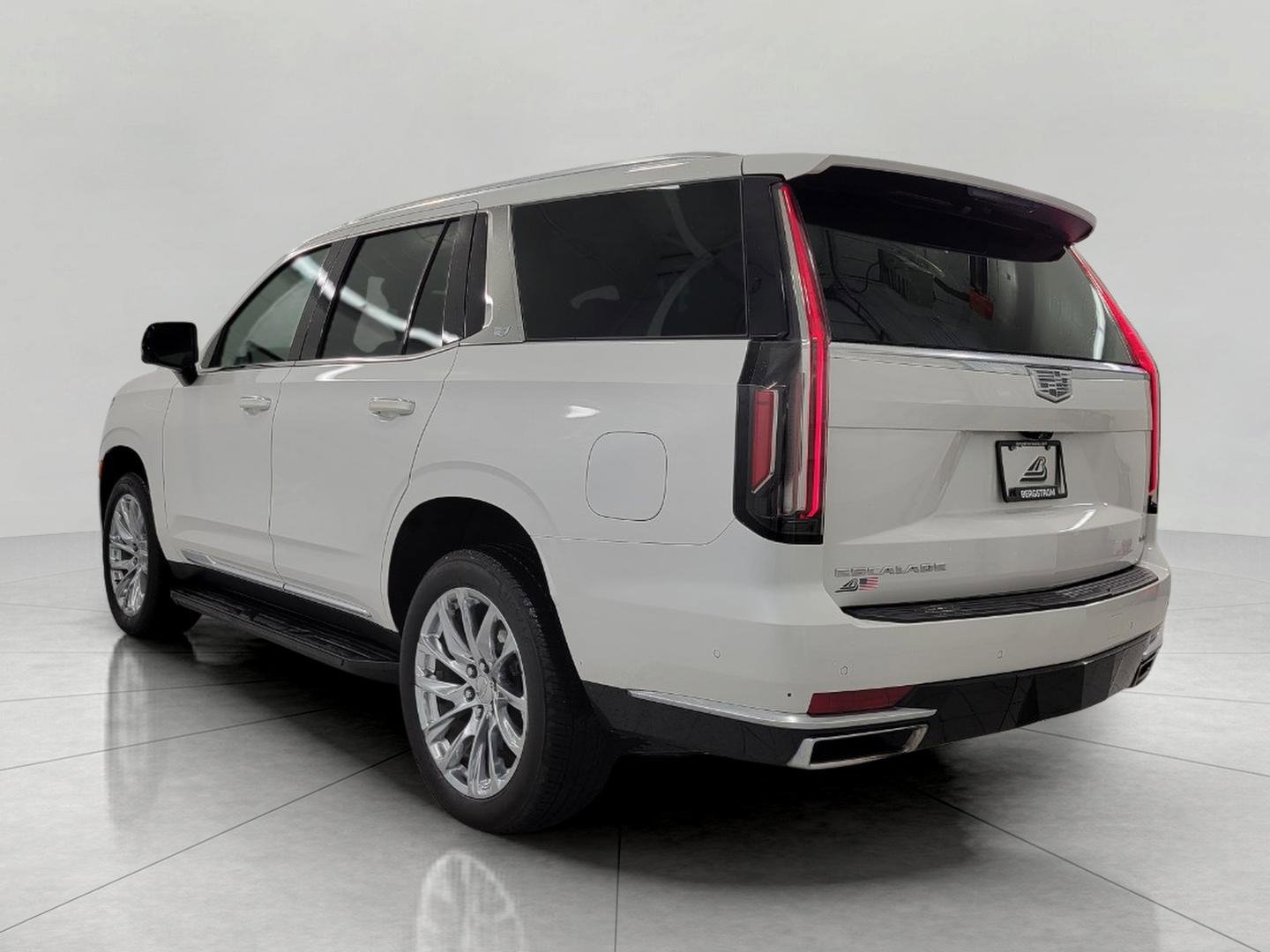 Certified 2021 Cadillac Escalade Premium Luxury w/ LPO, Radiant Package image 21