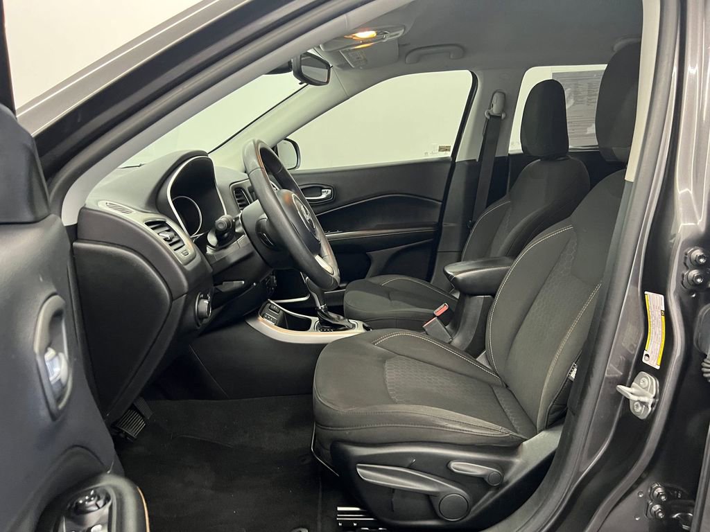 Used 2018 Jeep Compass Sport w/ Tech Group image 4