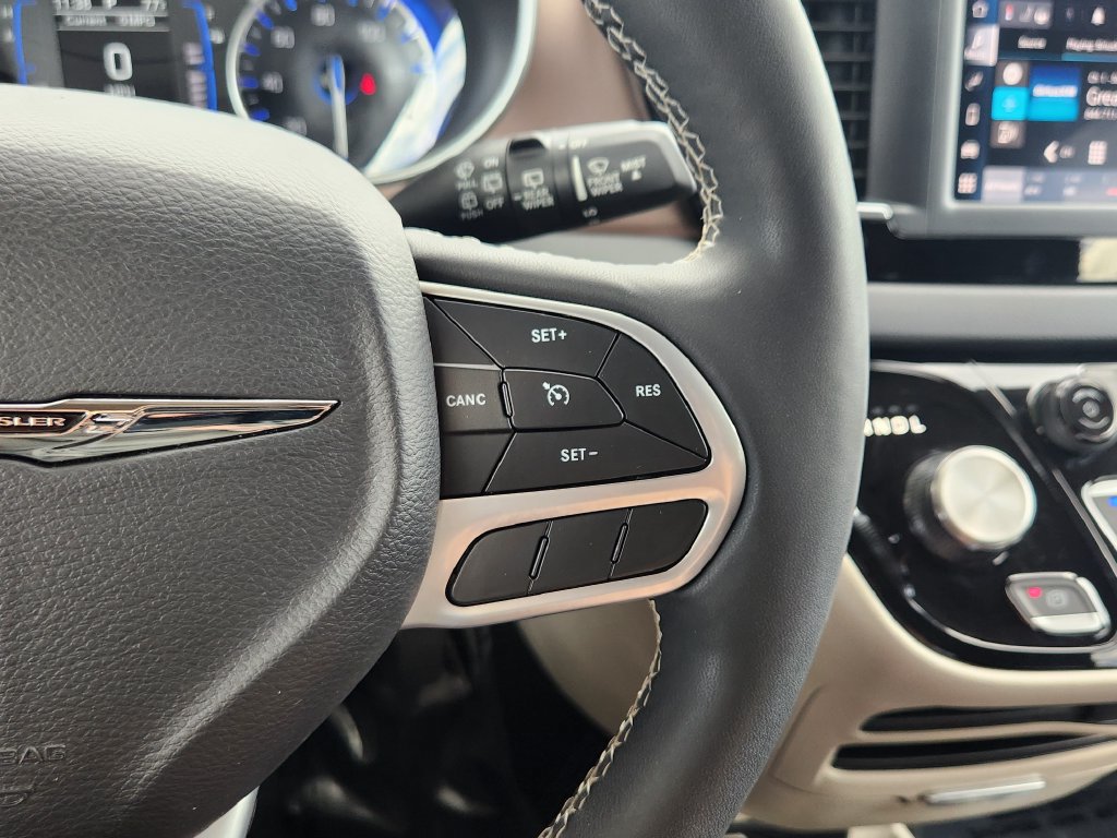 Used 2023 Chrysler Voyager LX FWD image 17