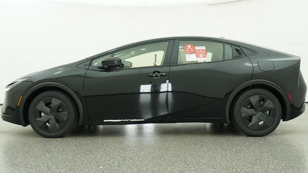 New 2027 Toyota Prius LE FWD image 2
